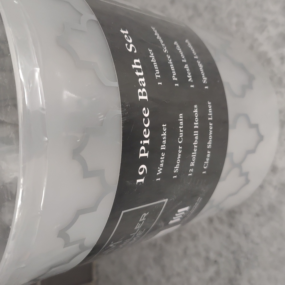 PRICE DROP!!  AMY MILLER 19 PIECE BATH SET